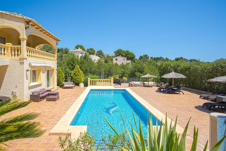 Villa con cancha de tenis y piscina clim in Altea La Vella, Altea