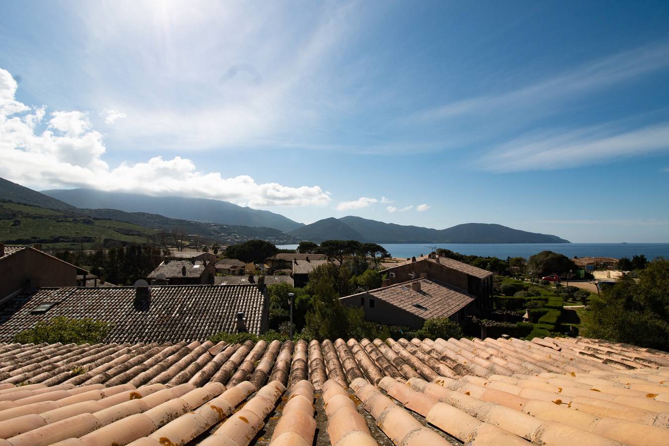 Entire apartment, Della Rocca 80m from the Beach – Sea and Mountain View, Private Terrace, Air Conditioning and Wi-Fi in Appietto, Ajaccio region