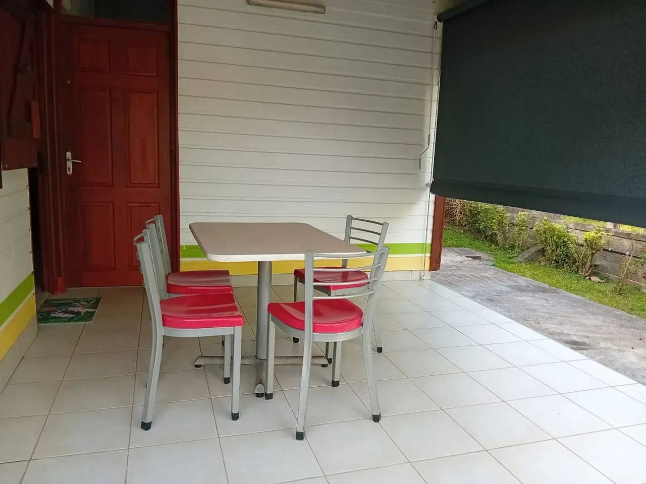 Acogedor Bungalow con Vista al Jardín en Les Abymes in Les Abymes, Guadalupe