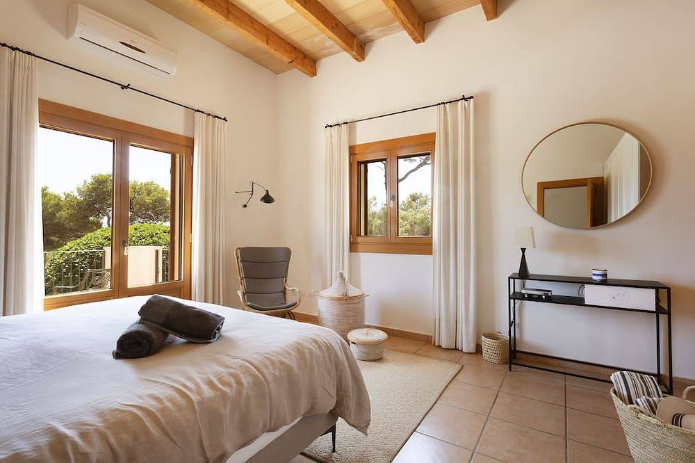 Exclusive villa within walking distance of Porto Petro and the enchanting Mondragó beach in Portopetro, Santanyí