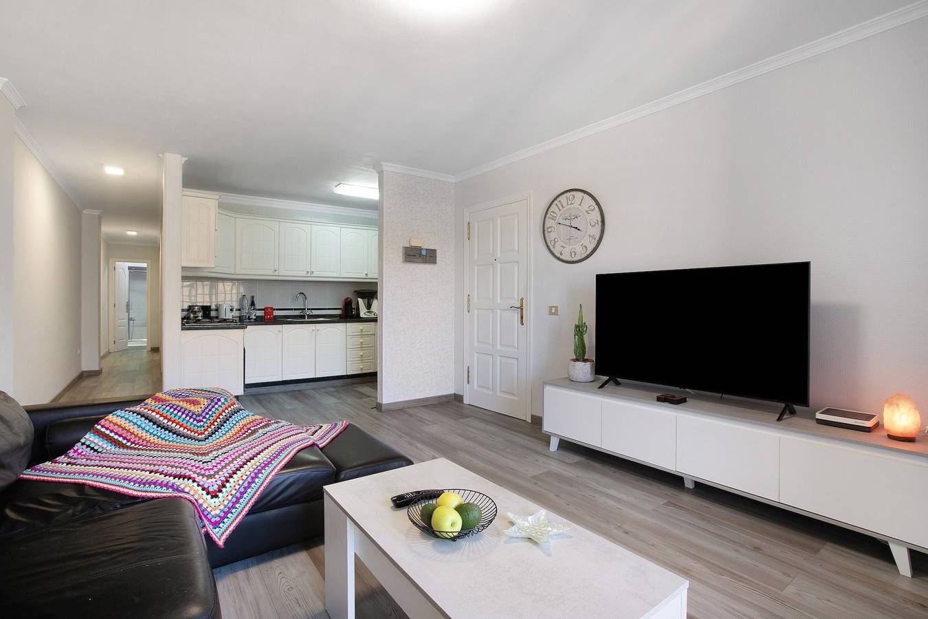 Apartamento entero, Apartamento de vacaciones 'Playa de las Teresitas' con vistas a la montaña, balcón y Wi-Fi in Las Barranqueras, Santa Cruz de Tenerife