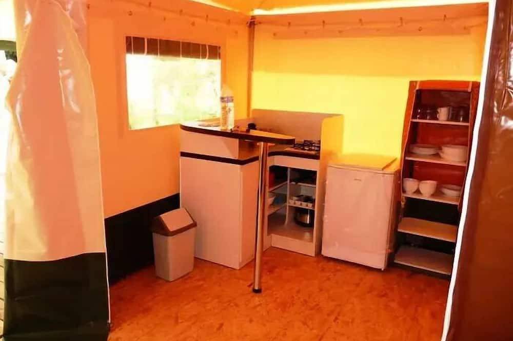 Bungalow Toilé Cyrus 3 Pièces 4 Personnes sans sanitaire in Champagnac-le-Vieux, Parc Naturel Régional Livradois-Forez