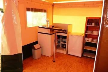 Camping pour 4 Personnes dans Champagnac-le-Vieux, Parc Naturel Régional Livradois-Forez, Photo 2