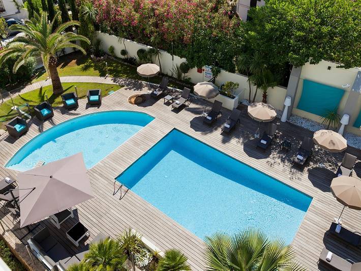 Hôtel pour 4 personnes, avec piscine ainsi que terrasse et sauna