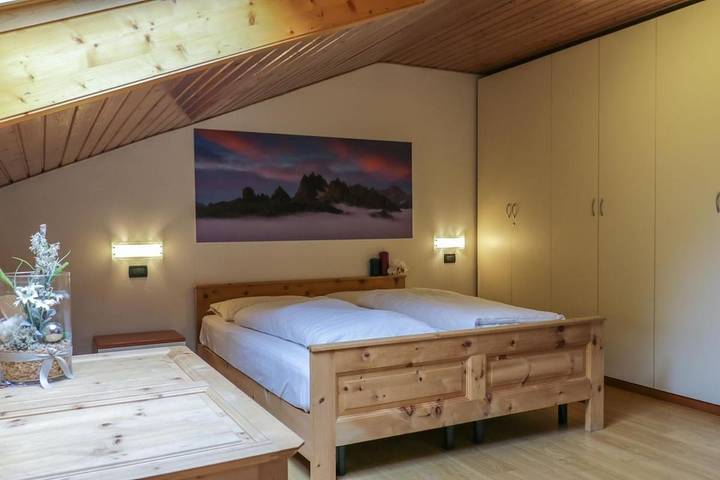 Ferienwohnung für 5 Personen, mit Balkon und Terrasse sowie Ausblick in Reischach Südtirol