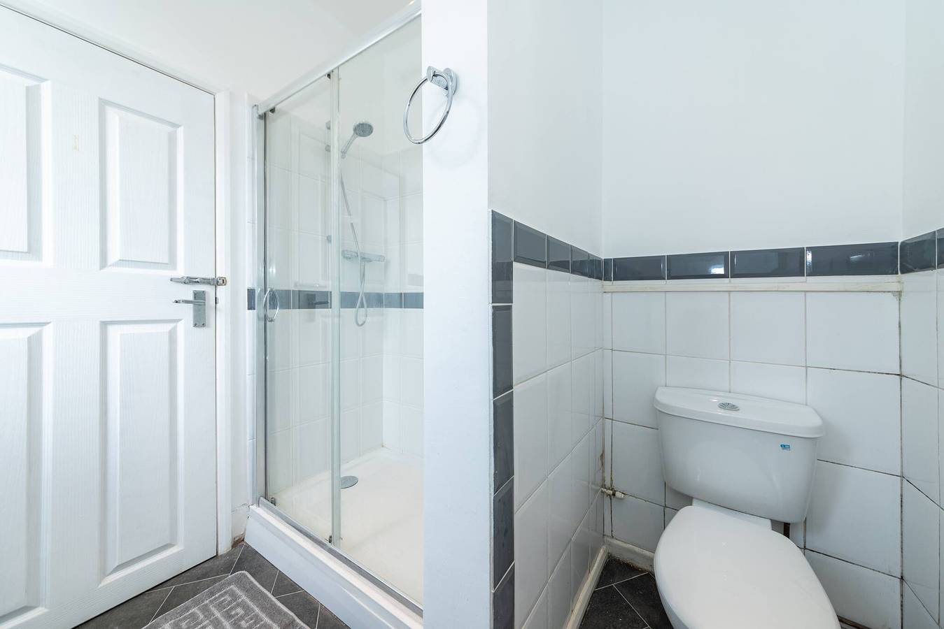 Entire apartment, Free Parking Sleeps 2 Central Location in Reading, Berkshire