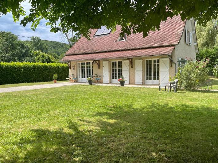 Location de vacances pour 7 personnes, avec Terrasse ainsi que Jardin et Vue à Luzech