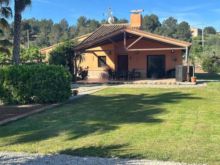 Casa rural para 7 personas, con Terraza además de Jardín y Piscina en Chella