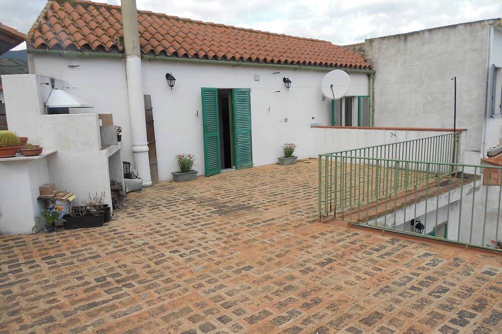 Detached house with courtyard and terrace, near the sea. Ideal for families. in San Vito, Cagliari Provinz