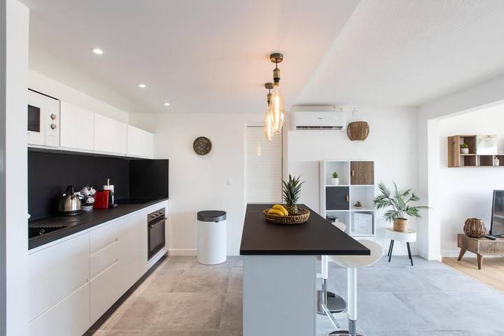 Location de vacances pour 4 personnes, avec piscine ainsi que vue et terrasse dans Nettlé Bay - 3