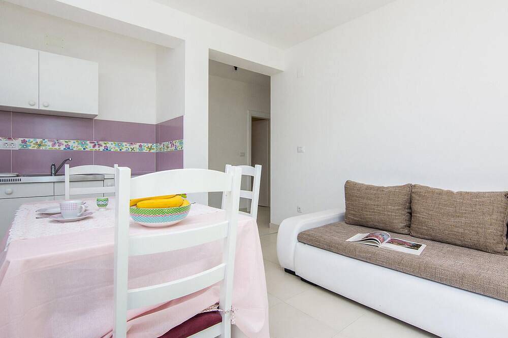 Apartamento entero, Increíble apartamento en Pakostane con Wifi in Pakostane, Region de Zadar