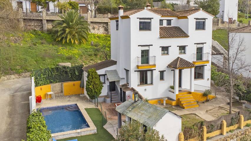 Chalet para 18 personas, con terraza y jardín, Se admiten mascotas en Serranía de Ronda - 2