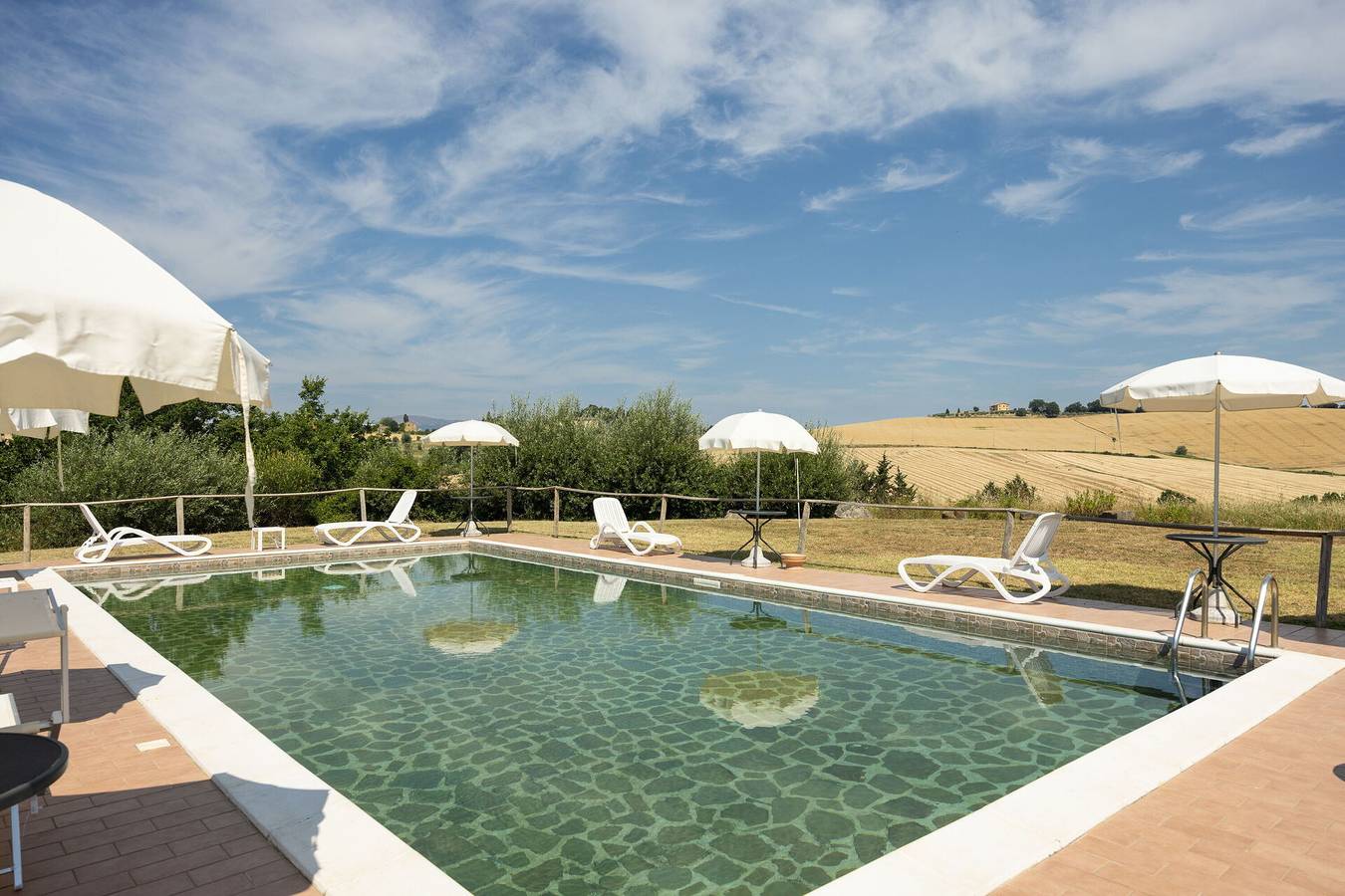 Entire apartment, Il Giuncheto Apartments, Pool, Umbrian Countryside - Il Giuncheto, Monolocale Lago 2 in Perugia, Perugia Province