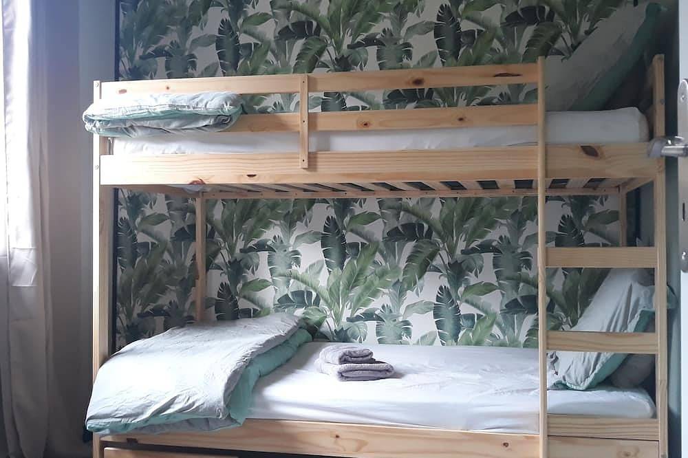 Apartamento entero, Renovated \"La dépendance\" a stone's throw from Meyrueis ideal setting for up to 7 people in Meyrueis, Cevenas