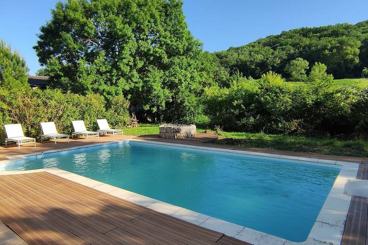 Location de vacances pour 11 personnes, avec jardin et jacuzzi à Saint-Hilaire-de-Lusignan