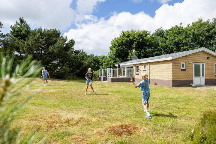Bungalow für 6 Personen, mit Balkon/Terrasse und Terrasse sowie Garten auf Ameland