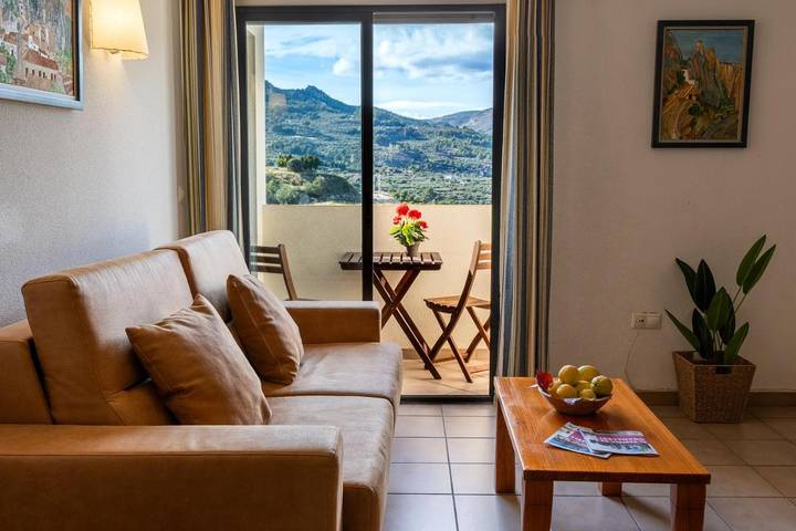 Casa rural con piscina para 3 personas, con jardín además de piscina y vistas en Valle de Guadalest