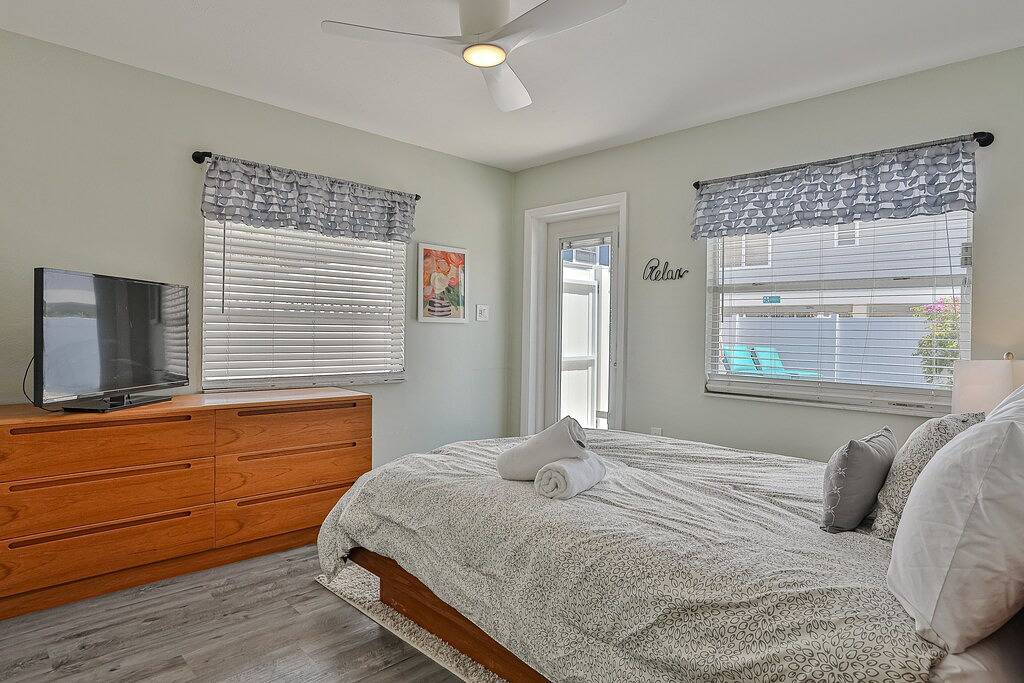 Renovated home w/fenced yard, brand-new pool, spa, foosball - steps to beach in Holmes Beach, Anna Maria Island