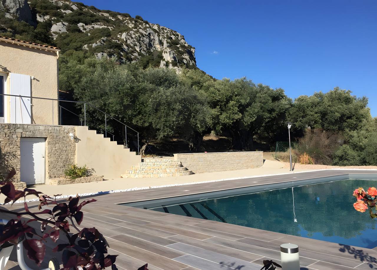 Villa de Luxe – Vues Panoramiques avec Vue sur la Montagne, Wi-Fi et Climatisation in Volx, Parc naturel régional du Luberon