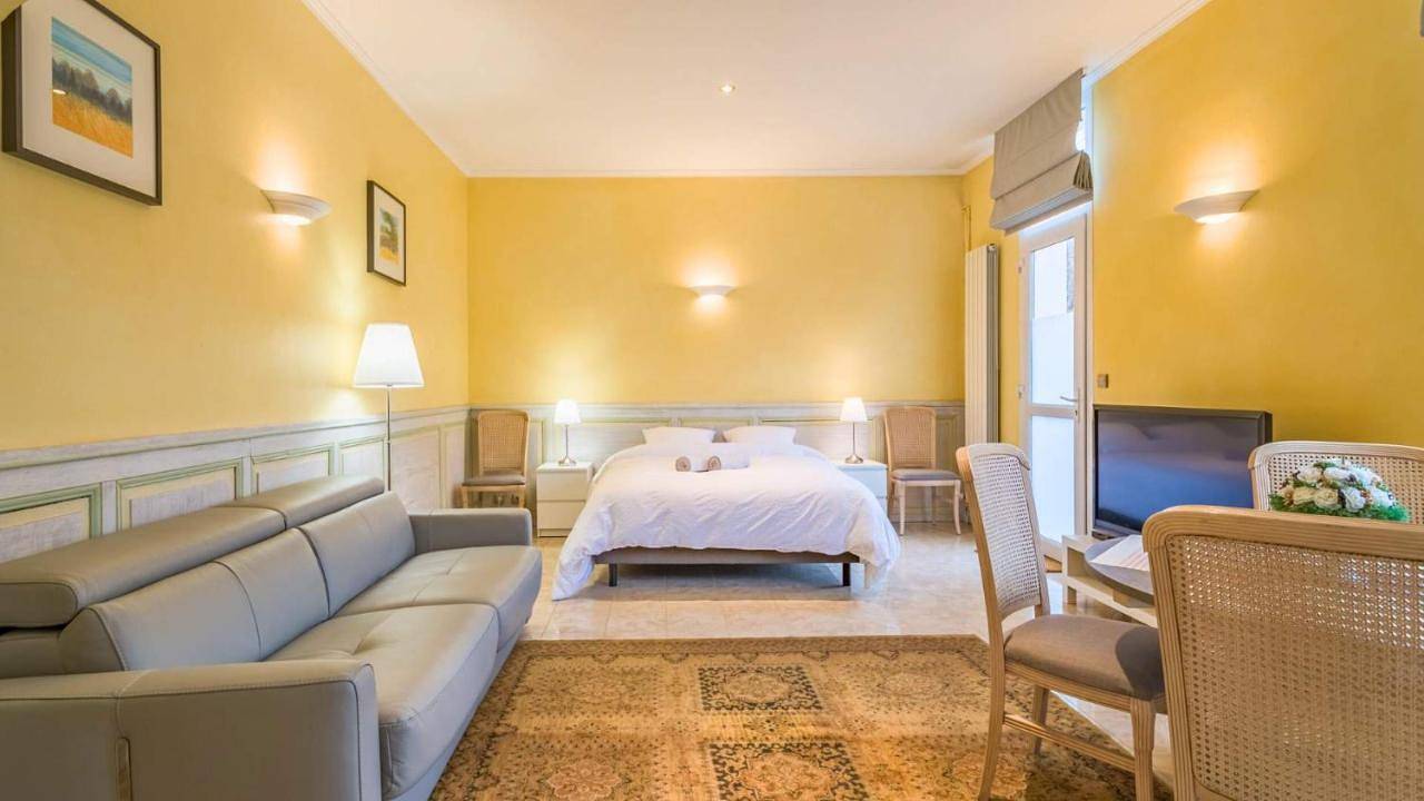 Appartement entier, Le Saphir - Confort - Proche Mag Outlet Troyes - Parking gratuit in Pont-Sainte-Marie, Aube