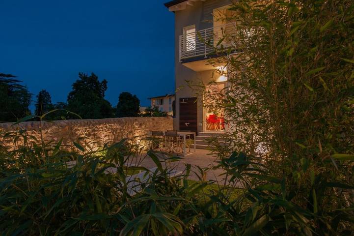 Ferienhaus für 3 Personen, mit Balkon und Terrasse sowie Garten und Seeblick