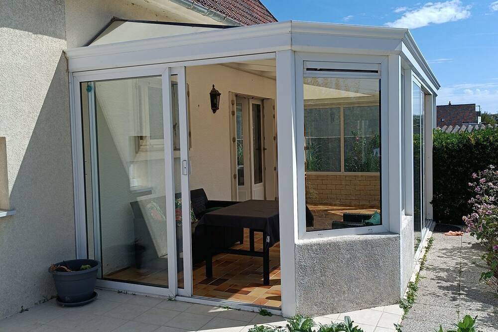 House with garden 30 metres from the beach in Ver-sur-Mer, Côte de Nacre