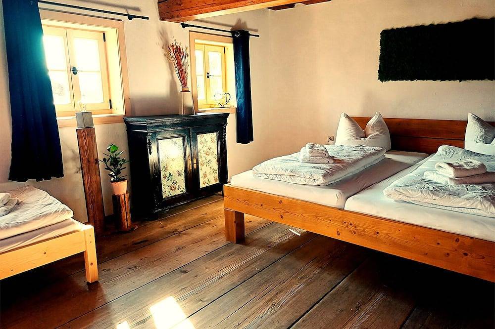 Urgemütliches Sacherl, privater Whirlpool, Sauna und Kamin. Garten umzäunt. in Grainet, Šumava Mountains
