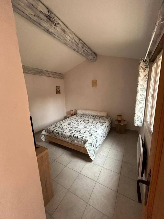 Location de vacances pour 2 personnes, avec piscine ainsi que jardin et terrasse à Vagnas - 4