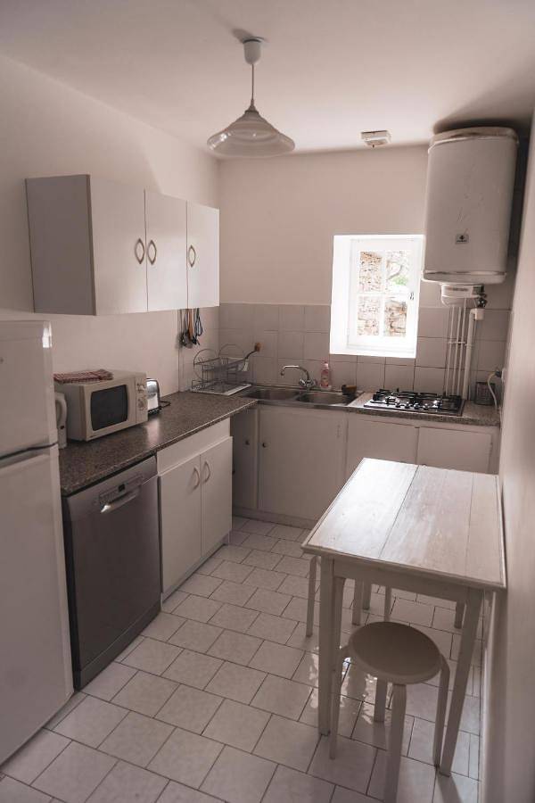 Location de vacances pour 6 personnes, avec vue et balcon ainsi que jardin et piscine à Espinas