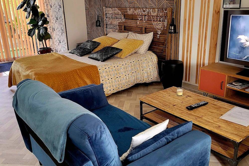 Entire apartment, Large Appartment 50 sq m with heated spa ✦ south-facing garden in Trélissac, Périgord Blanc