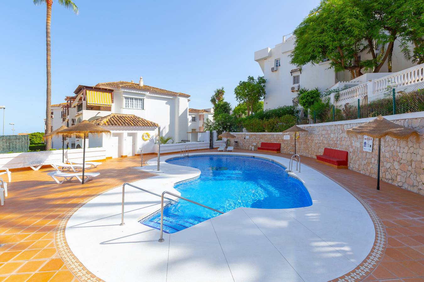 Entire apartment, "Apartamento Sol de Pueblo Quinta" with Pool, Terrace Ac & Wi-Fi in Benalmádena Costa, Benalmádena