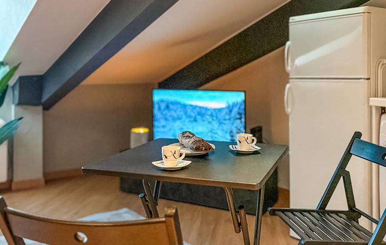 Apartamento vacacional entero, Acogedor apartamento junto a la playa con aire acondicionado e Internet in Niza, Costa mediterránea (Francia)
