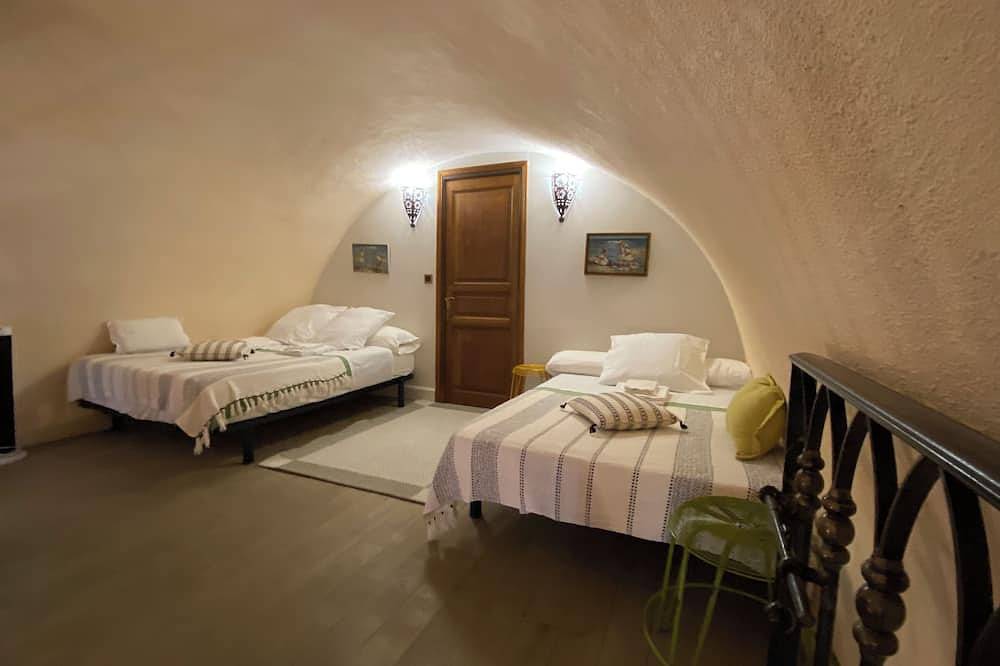 Maison de charme avec piscine chauffée aux portes de la Balagne in Castifao, Parc naturel régional de Corse