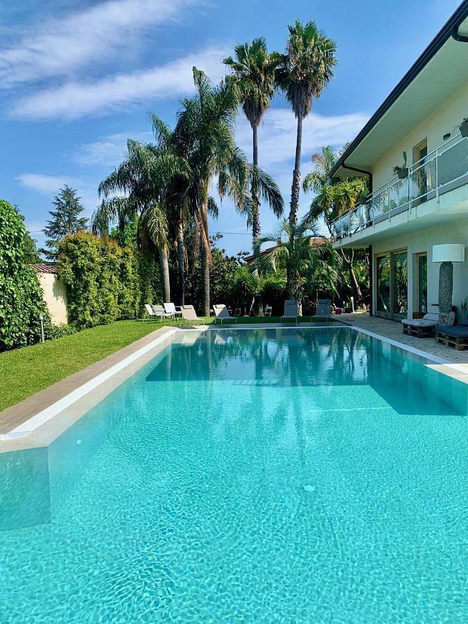 Casa vacanza per 4 persone, con piscina e idromassaggio nonché giardino a San Giovanni La Punta