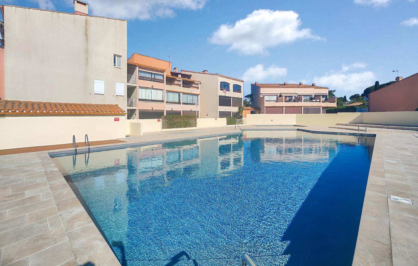Appartement de vacances entier, Appartement confortable avec piscine, terrasse et WiFi près de la plage du Môle in Cap d'Agde, Agde