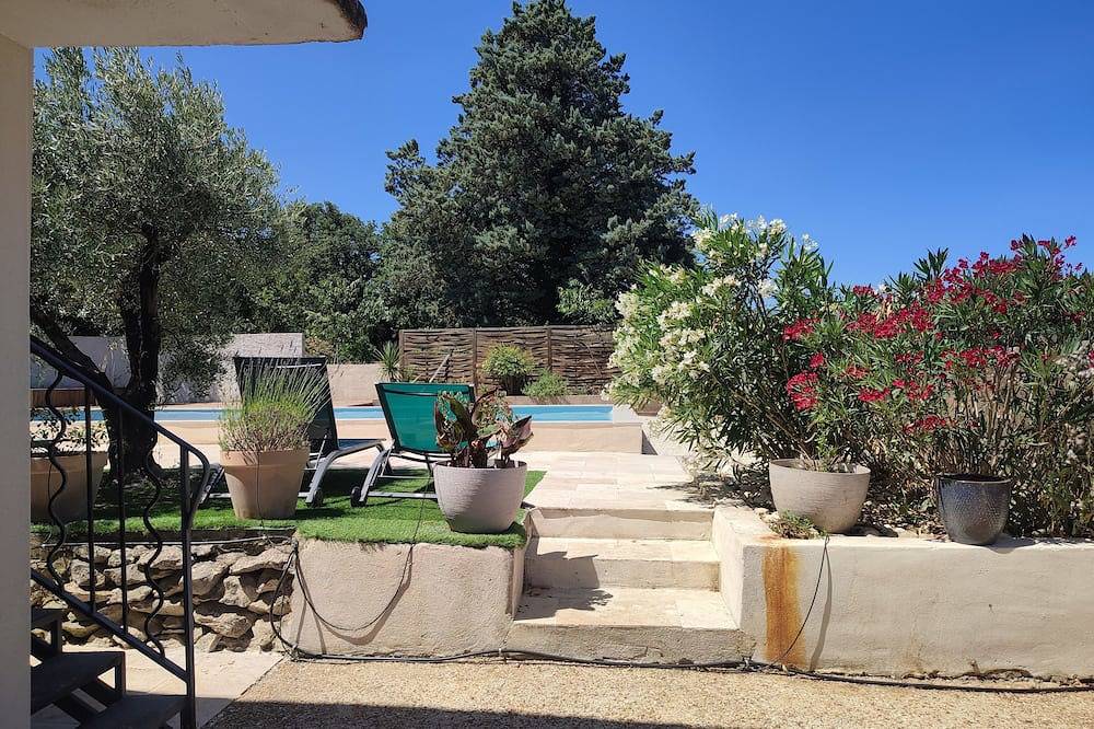 Appartement entier, Palmier \n, un petit nid douillet pour passer de bonnes vacances en couple in Lussan, Région de Nîmes