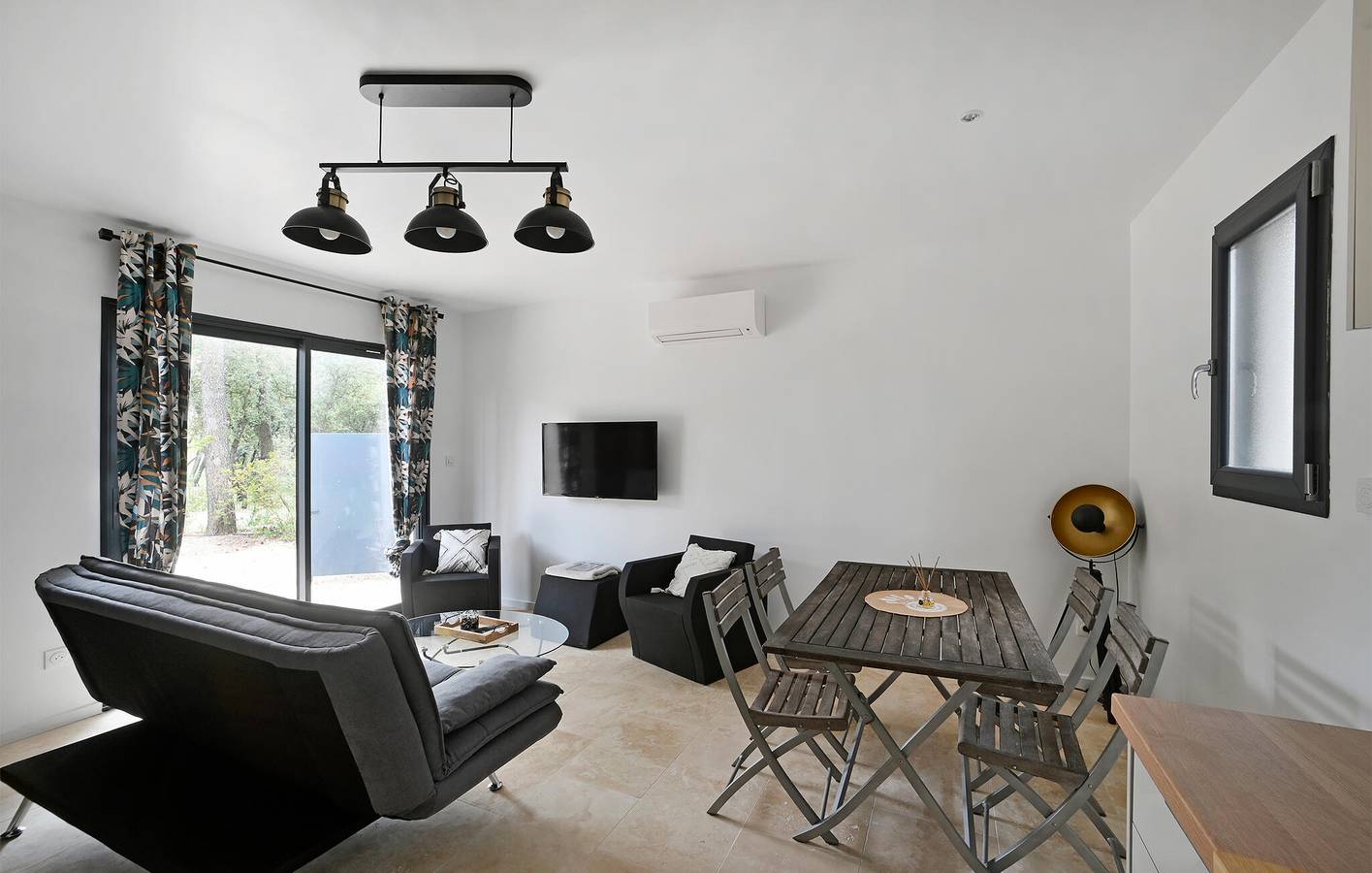 Appartement de vacances moderne à 2 km de Saint-Bauzille-de-Montmel in Saint-Bauzille-de-Montmel, Région de Montpellier