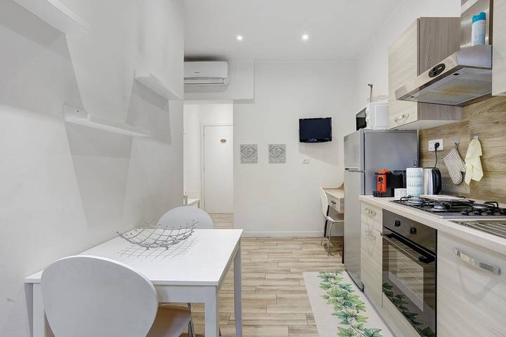 Entire apartment, Apartment 'Mono' with Wi-Fi and Air Conditioning in La Spezia (City), La Spezia