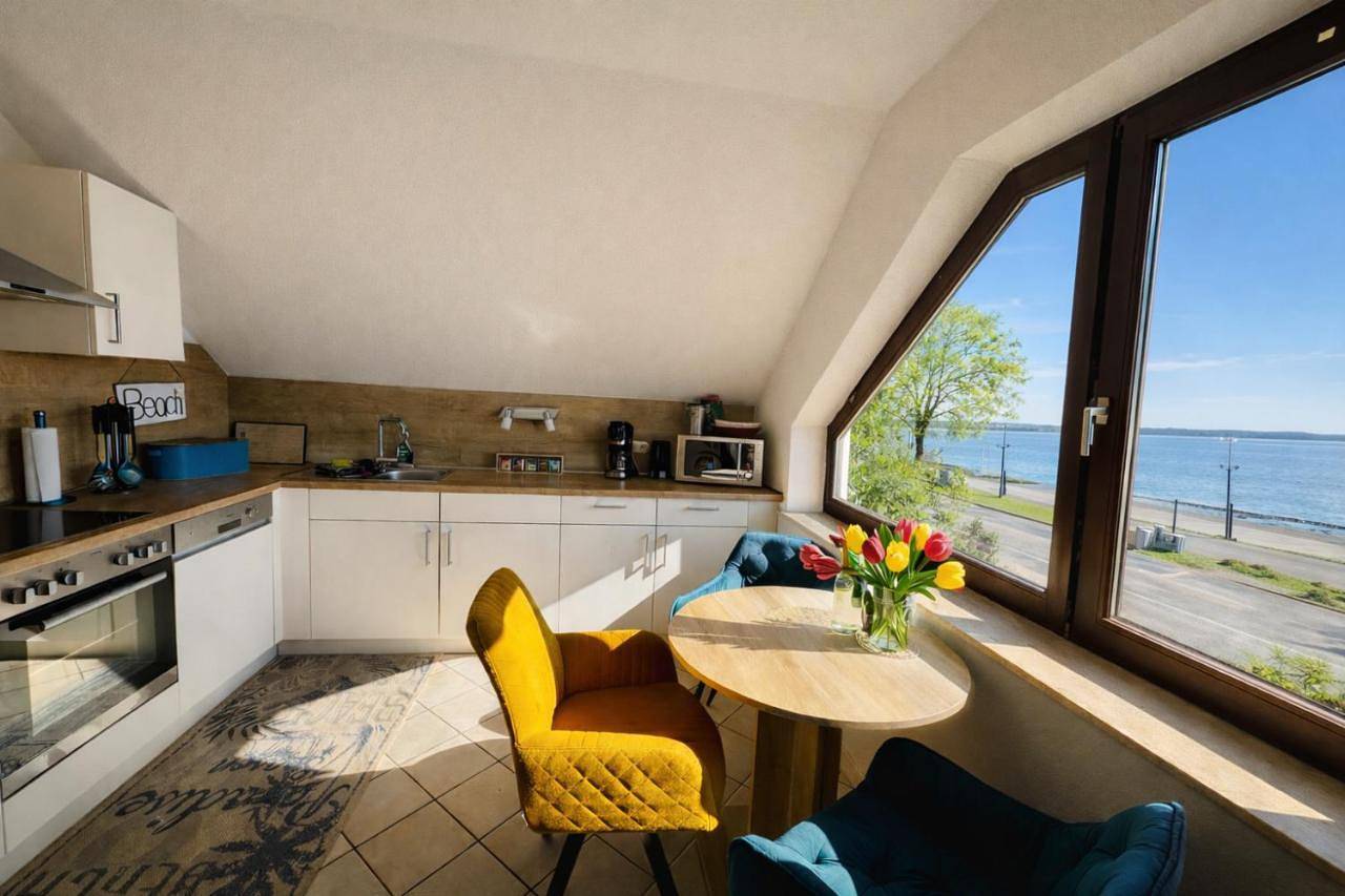 Ganze Wohnung, Ferienhaus ,,Pier 7" am See - 2 Wohnungen mit Garten für bis zu 11 Personen, einzeln oder zusammen buchbar in Bitterfeld, Bitterfeld-Wolfen