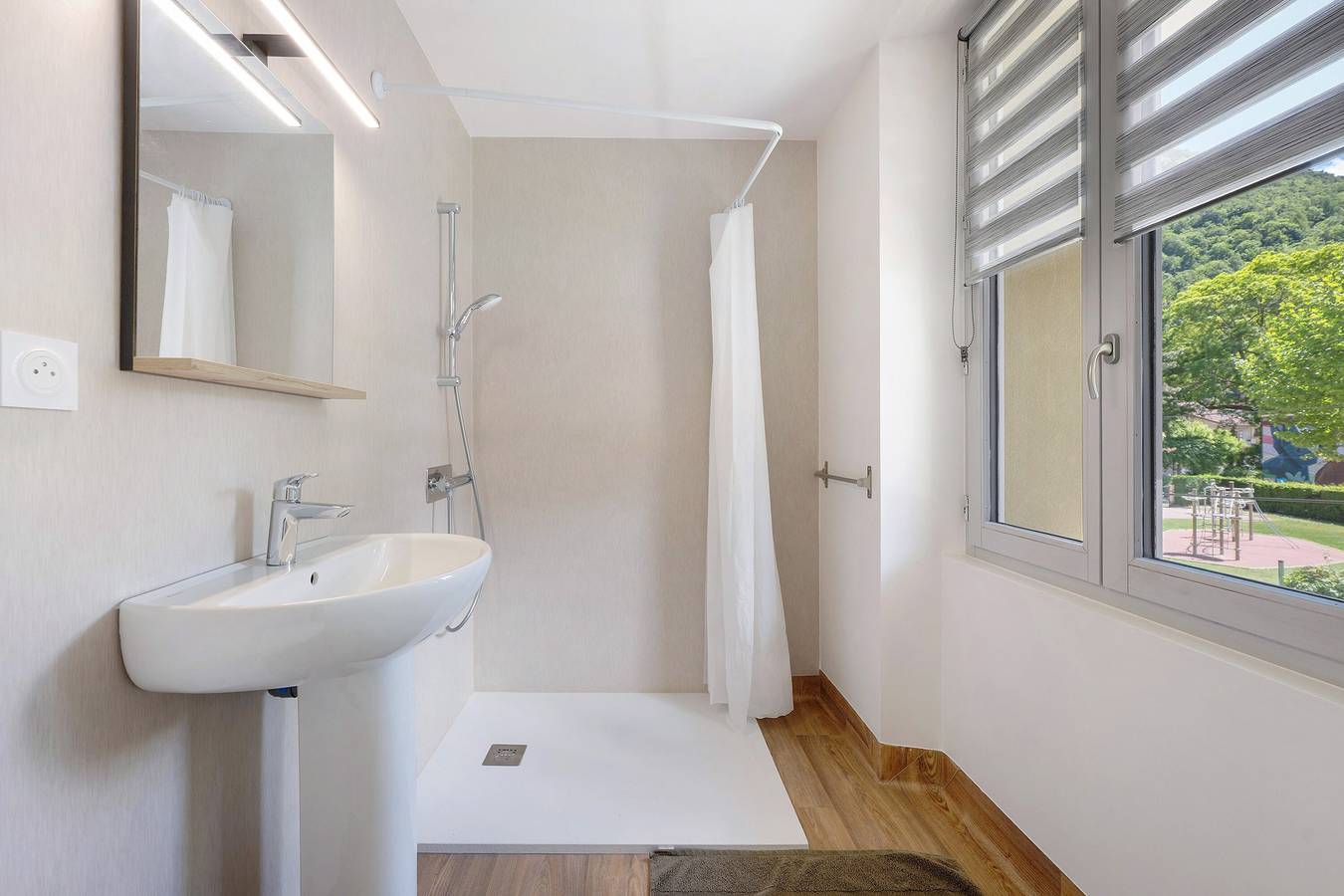 Chambre 5 – L’Auberge Le Toit Vert : Espace et partage à Moutiers in Moûtiers, Massif du Mont-Blanc