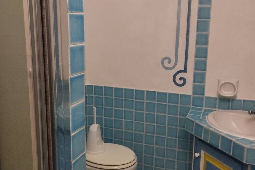 Ganze Wohnung, Apartment am Meer in Baja Sardinia - 6 Betten im August - 150 Meter vom Strand entfernt! in Baja Sardinia, Arzachena