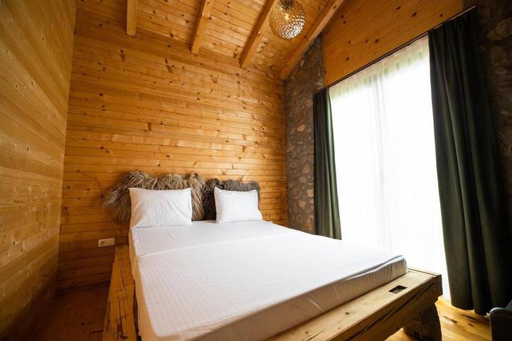 Ferienhaus für 2 Personen, mit Pool und Sauna sowie Whirlpool und Garten, kinderfreundlich in Kosovo