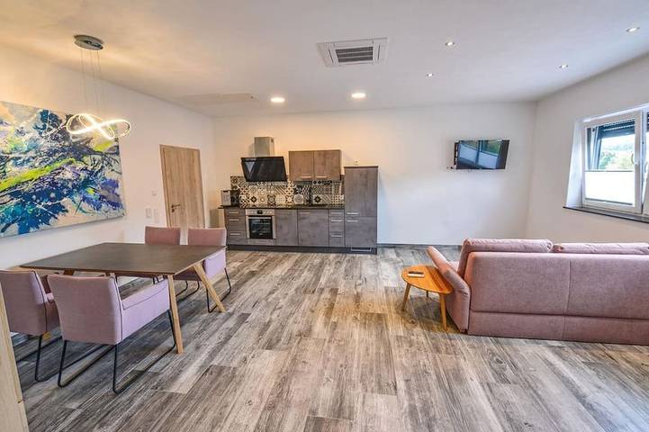 Ferienwohnung für 3 Personen, mit Terrasse und Garten sowie Sauna, mit Haustier