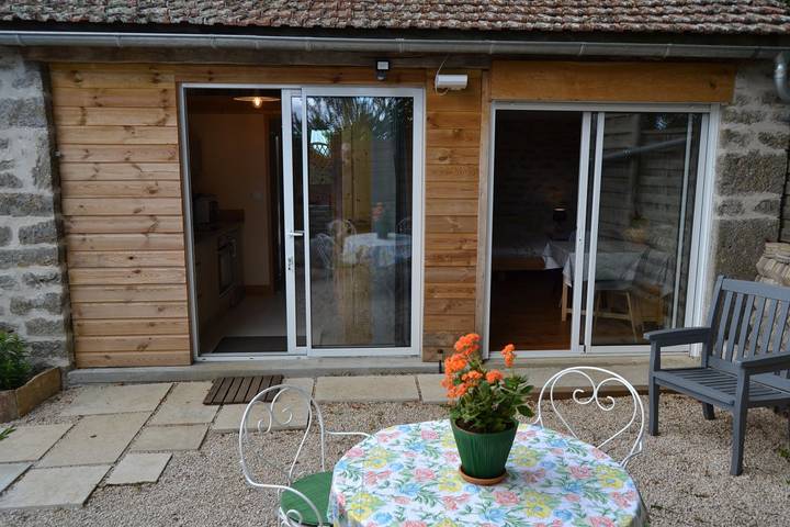 Studio pour 2 personnes, avec terrasse et jardin
