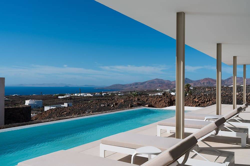Areté. Casa Fuego, con increíble terraza y vistas panorámicas al mar. in Tías, Lanzarote