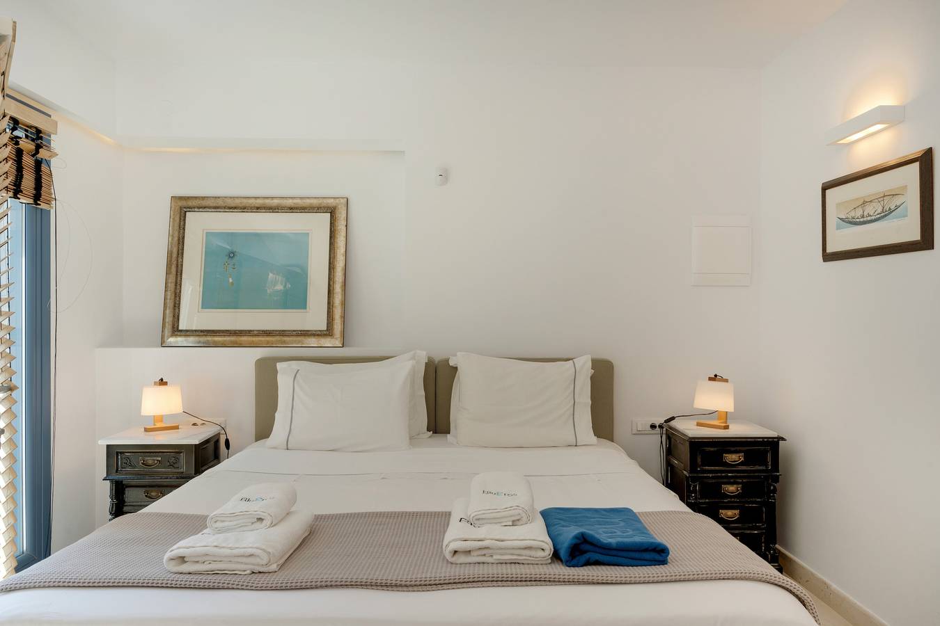 Villa 'Blueros Luxury' with Sea View, Wi-Fi and Air Conditioning in Poseidonia, Syros