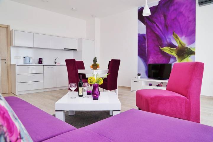 Ganze Wohnung, Moderne Wohnung mit Meerblick in Dobra Voda, 95 m², Pool in Dobra Voda, Montenegro Coast