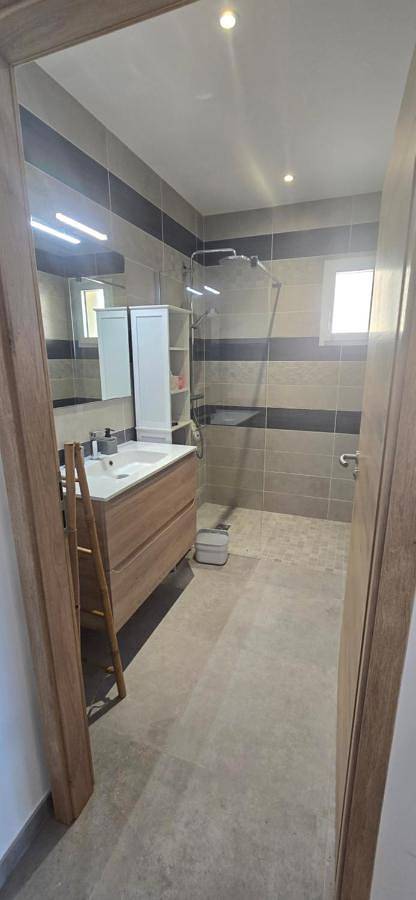 Appartement entier, Apartment - Ground Floor in Palasca, Région de Calvi