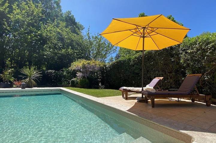 Location de vacances pour 2 personnes, avec terrasse et piscine à Civrac-de-Blaye