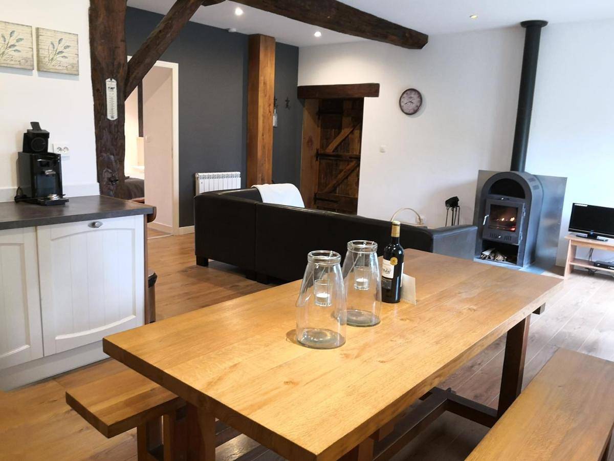 Appartement entier, Two-Bedroom Apartment in Évaux-les-Bains, Région d'Aubussargues